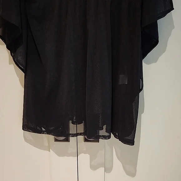 Cover up - Picture 4 of 5